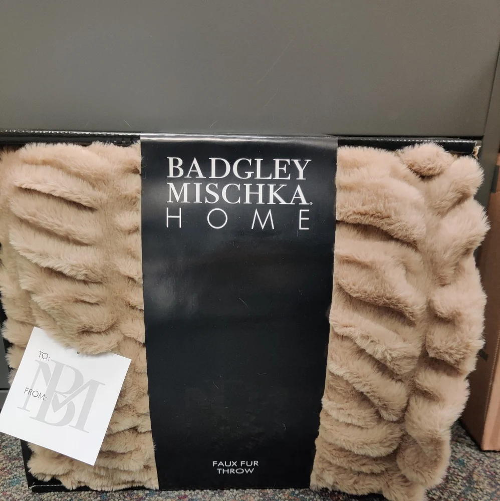 Badgley Mischka Home Ruched Faux Rabbit Fur 50x70 Throw in Gift Box - Tan - Picture 3 of 4